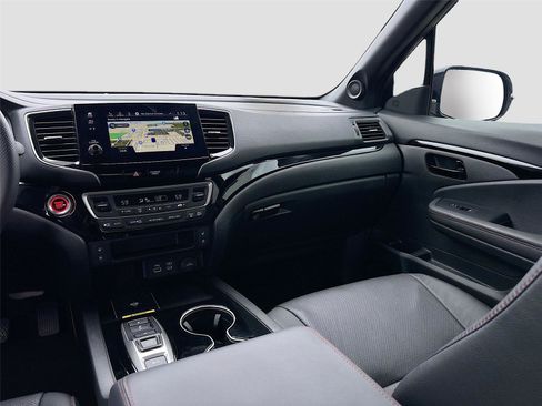Certified 2025 Honda Passport Black Edition image 29