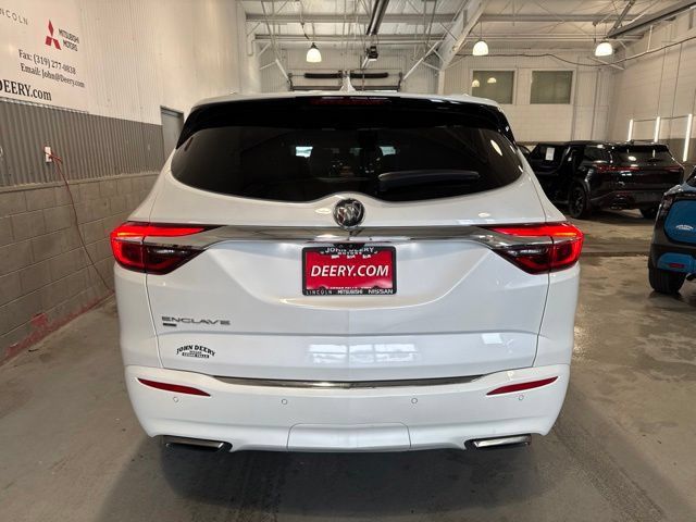 Used 2020 Buick Enclave Avenir w/ Avenir Technology Package AWD/4WD image 5