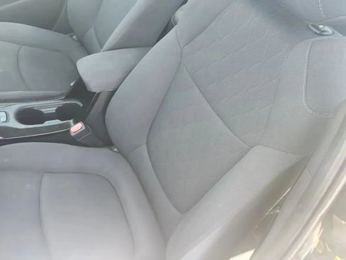 Used 2021 Toyota Corolla LE FWD image 32
