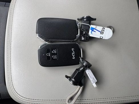 Used 2023 Kia Carnival LX FWD image 49