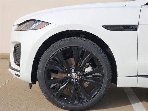 Used 2025 Jaguar F-PACE R-Dynamic S image 9