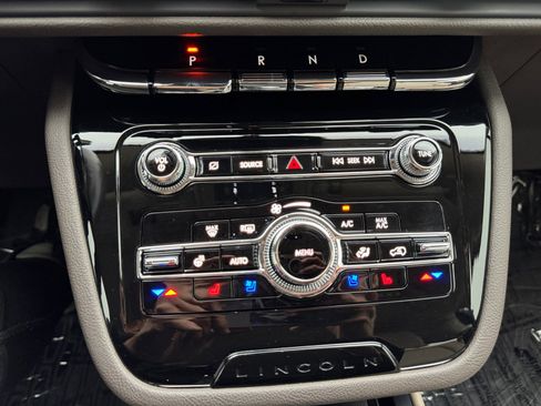 Used 2022 Lincoln Corsair FWD w/ Premium Package image 18