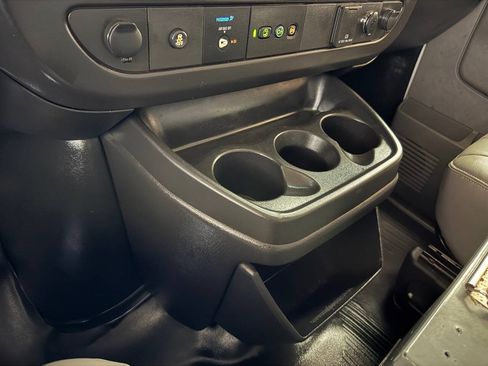 Used 2018 Chevrolet Express 3500 Extended w/ Driver Convenience Package RWD image 40