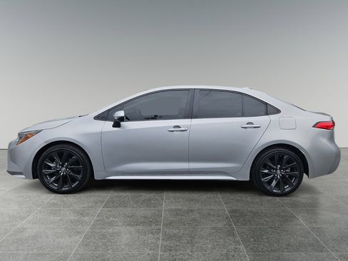 Used 2021 Toyota Corolla LE image 4