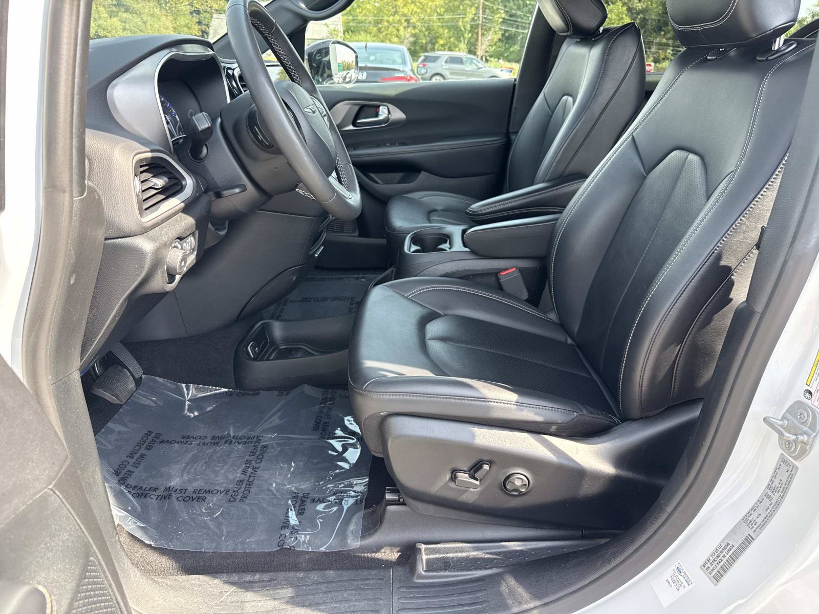Used 2025 Chrysler Pacifica Select FWD image 29