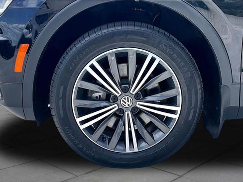 Used 2018 Volkswagen Tiguan SEL AWD/4WD image 11
