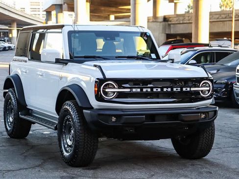 New 2025 Ford Bronco Outer Banks w/ Sasquatch Package image 3