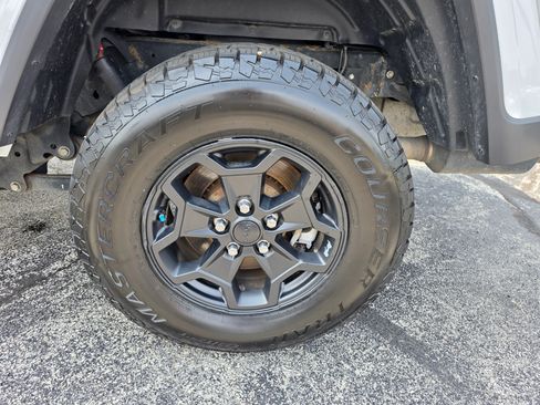 Used 2021 Jeep Gladiator Sport AWD/4WD image 15