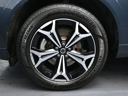 Used 2022 Volvo XC60 B5 Momentum w/ Climate Package image 12