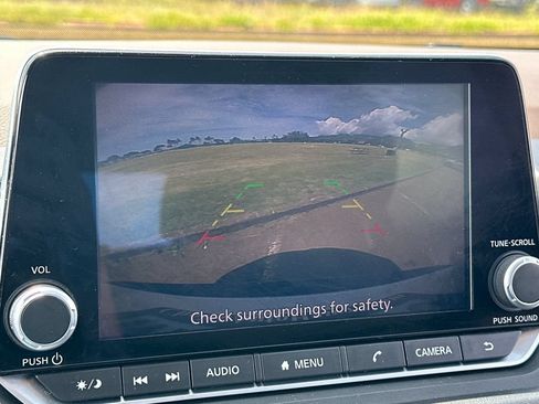 Used 2023 Nissan Rogue S AWD/4WD image 17
