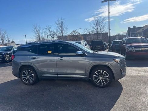 Used 2019 GMC Terrain Denali w/ Advanced Safety Package image 5