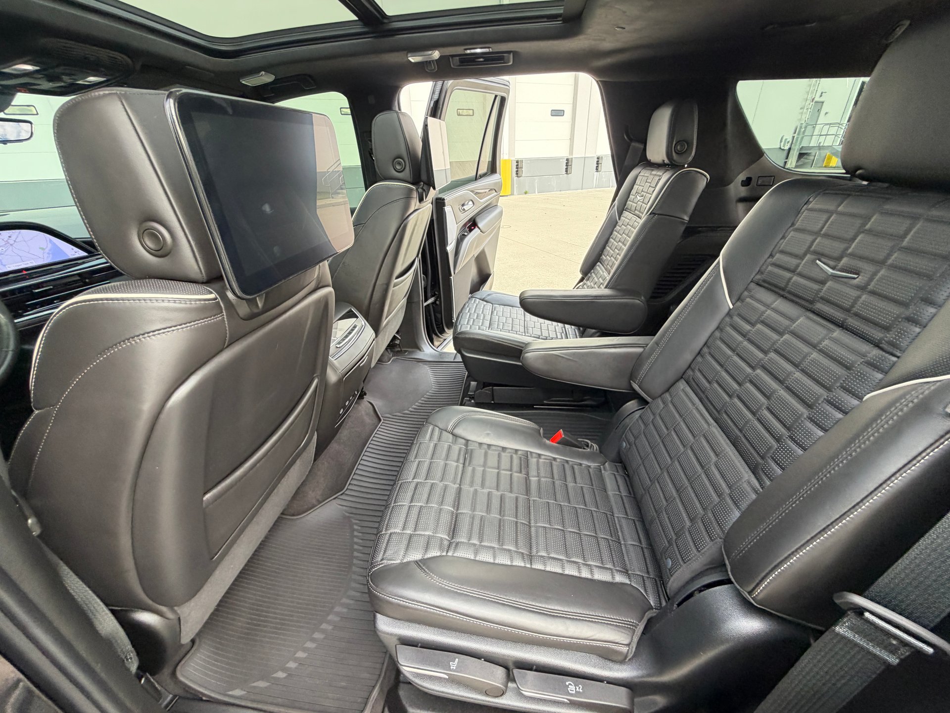Used 2023 Cadillac Escalade V w/ LPO, ONYX Package AWD/4WD image 38