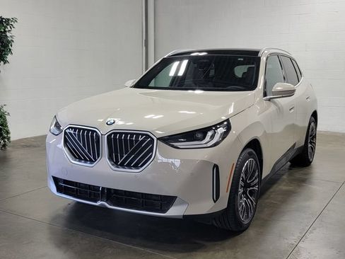 Used 2025 BMW X3 xDrive30i w/ Premium Package AWD/4WD image 2
