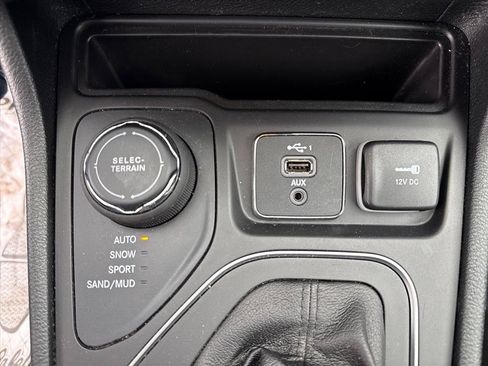 Used 2022 Jeep Cherokee Latitude Lux w/ Sun & Sound Group AWD/4WD image 9