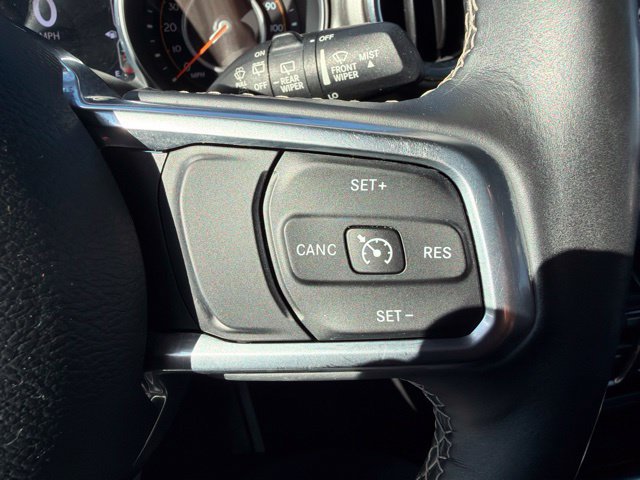 Used 2018 Jeep Wrangler Unlimited Sahara w/ Uconnect 4C Nav & Sound Group AWD/4WD image 18