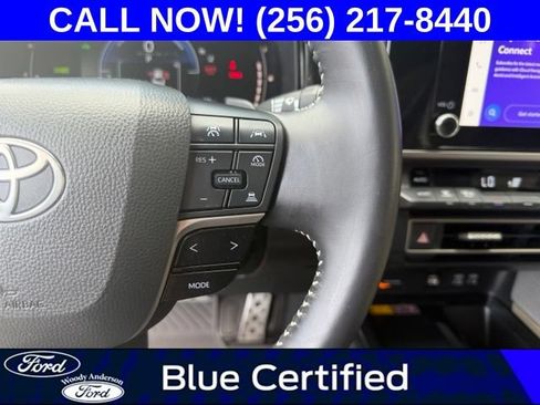 Used 2025 Toyota Camry SE FWD image 12