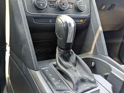 Used 2020 Volkswagen Atlas Cross Sport SE w/ Towing Package FWD image 18