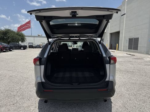 Used 2022 Toyota RAV4 LE FWD image 20
