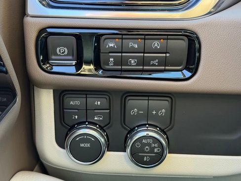 New 2026 GMC Yukon XL Denali w/ Sun & Power Step Package image 31