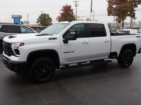 Used 2025 Chevrolet Silverado 2500 LT w/ Trail Boss Package image 7