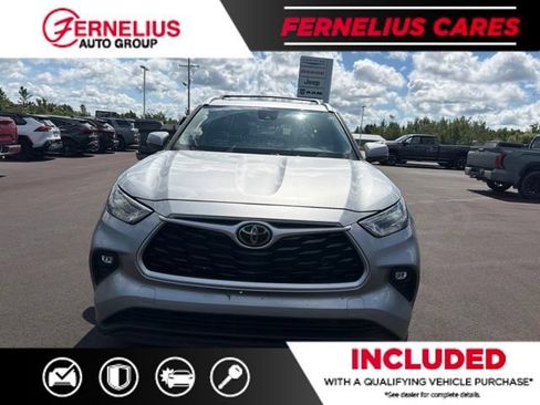 Used 2022 Toyota Highlander XLE AWD/4WD image 7