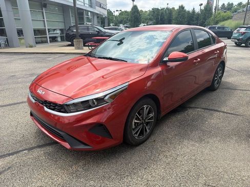 Used 2024 Kia Forte LXS w/ LXS Technology Package FWD image 3