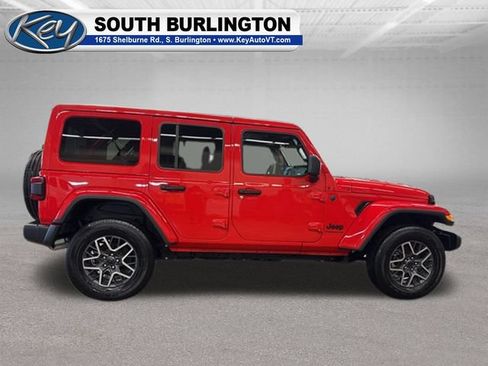 Used 2025 Jeep Wrangler Unlimited Sahara AWD/4WD image 7