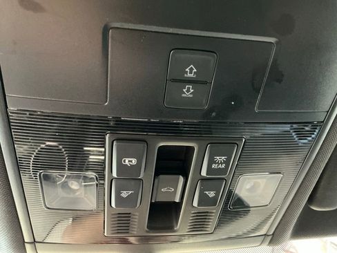 Used 2021 Volkswagen Tiguan SE R-Line image 38