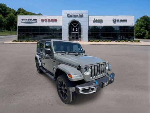 Used 2023 Jeep Wrangler Unlimited Sahara w/ Cold Weather Group AWD/4WD image 8