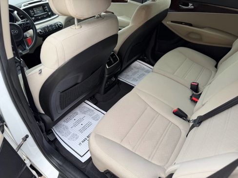 Used 2016 Kia Sorento FWD image 18