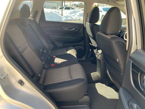 Used 2017 Nissan Rogue SV image 30