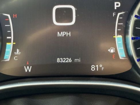 Used 2021 Chrysler Pacifica Touring-L image 27