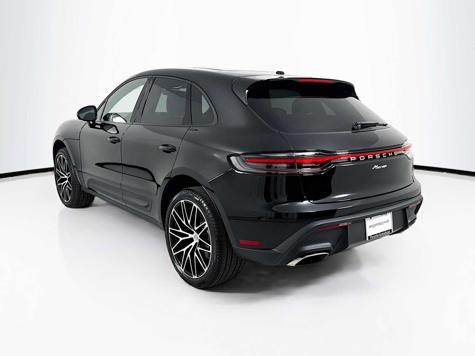 Used 2026 Porsche Macan AWD/4WD image 3