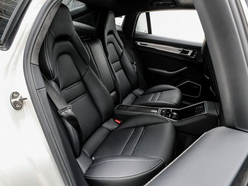 Used 2023 Porsche Panamera Turbo S image 32