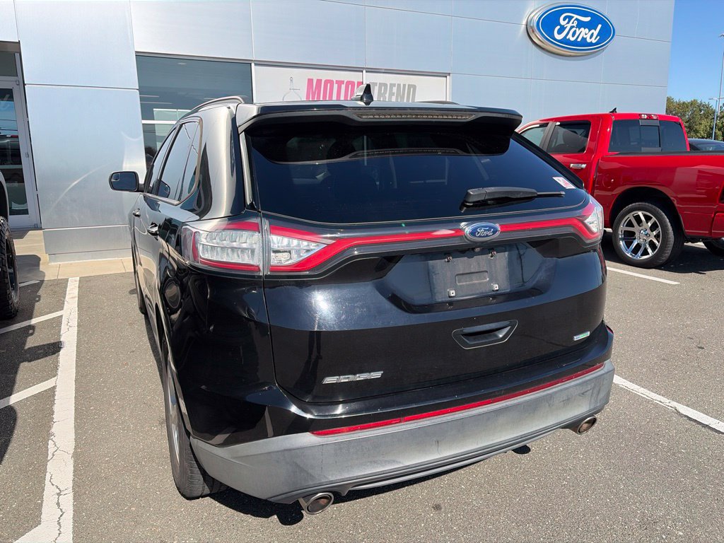 Used 2017 Ford Edge SE FWD image 3