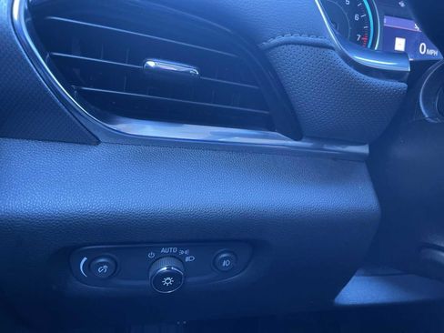 Used 2021 Chevrolet Traverse Premier image 17