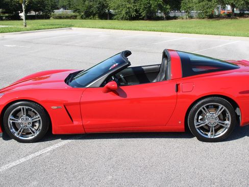 Used 2007 Chevrolet Corvette Coupe w/ Performance Package RWD image 12