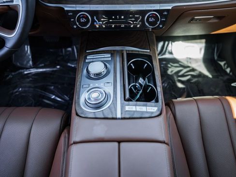 Used 2024 Genesis G80 image 29