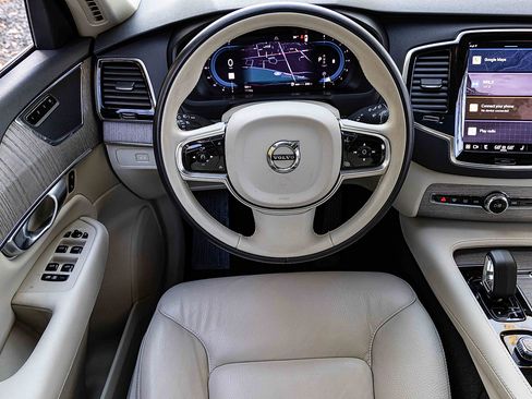 Used 2024 Volvo XC90 B5 Plus image 16