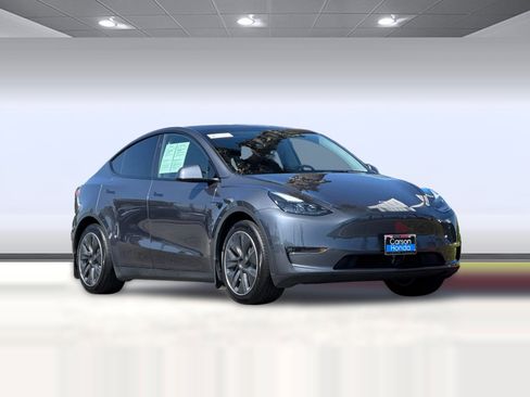 Used 2023 Tesla Model Y Long Range AWD/4WD image 6