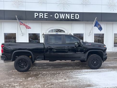 Used 2024 Chevrolet Silverado 2500 ZR2 w/ Technology Package image 4