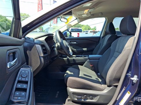 Used 2024 Nissan Rogue SV AWD/4WD image 15