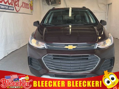 Used 2022 Chevrolet Trax LT w/ Driver Confidence Package AWD/4WD image 1