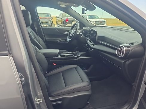 Used 2025 Chevrolet Equinox LT w/ Convenience Package II image 28