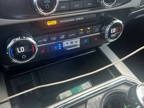 Used 2022 Ford F250 Lariat w/ Lariat Ultimate Package AWD/4WD image 15