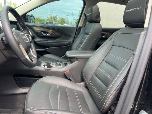 Used 2023 GMC Terrain Denali w/ Denali Premium Package AWD/4WD image 22