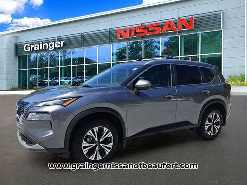 Used 2022 Nissan Rogue SV w/ SV Premium Package FWD image 2