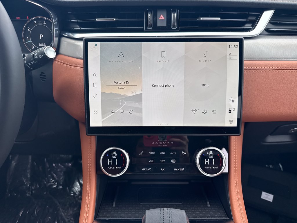 Certified 2026 Jaguar F-PACE R-Dynamic S AWD/4WD image 23