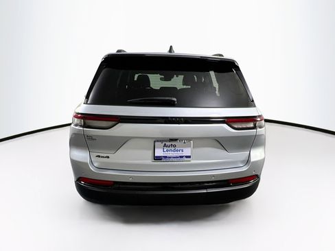 Used 2022 Jeep Grand Cherokee Altitude AWD/4WD image 6