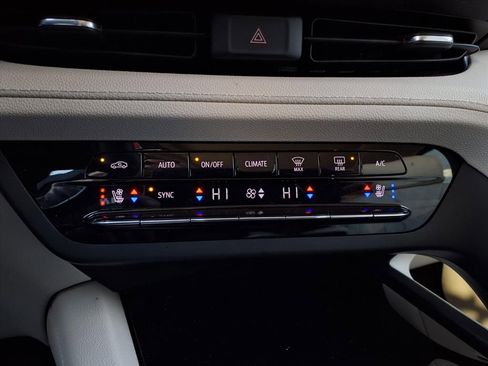 Certified 2022 Buick Envision Avenir w/ Technology Package II image 14